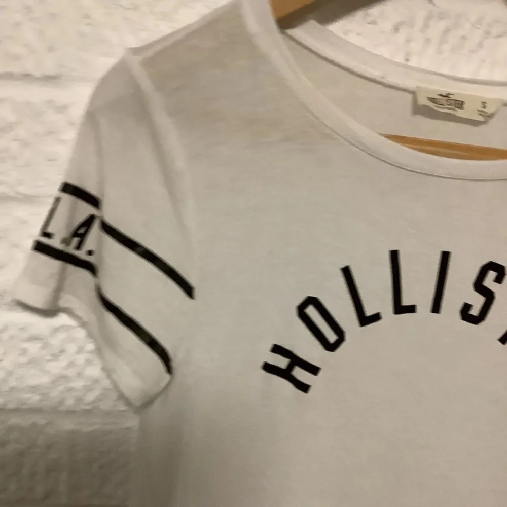 Hollister Oversize T Shirt - Size S - White - Cotton - P2P 16โ - Picture 7 of 8